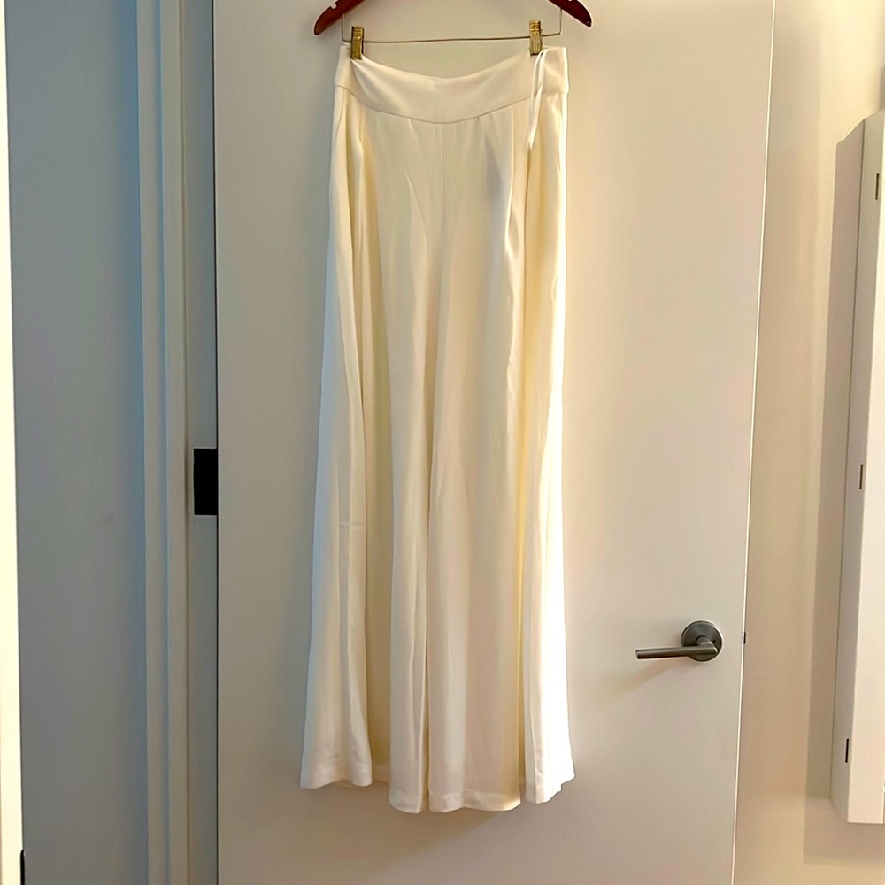 Stunning White flared dress Pants